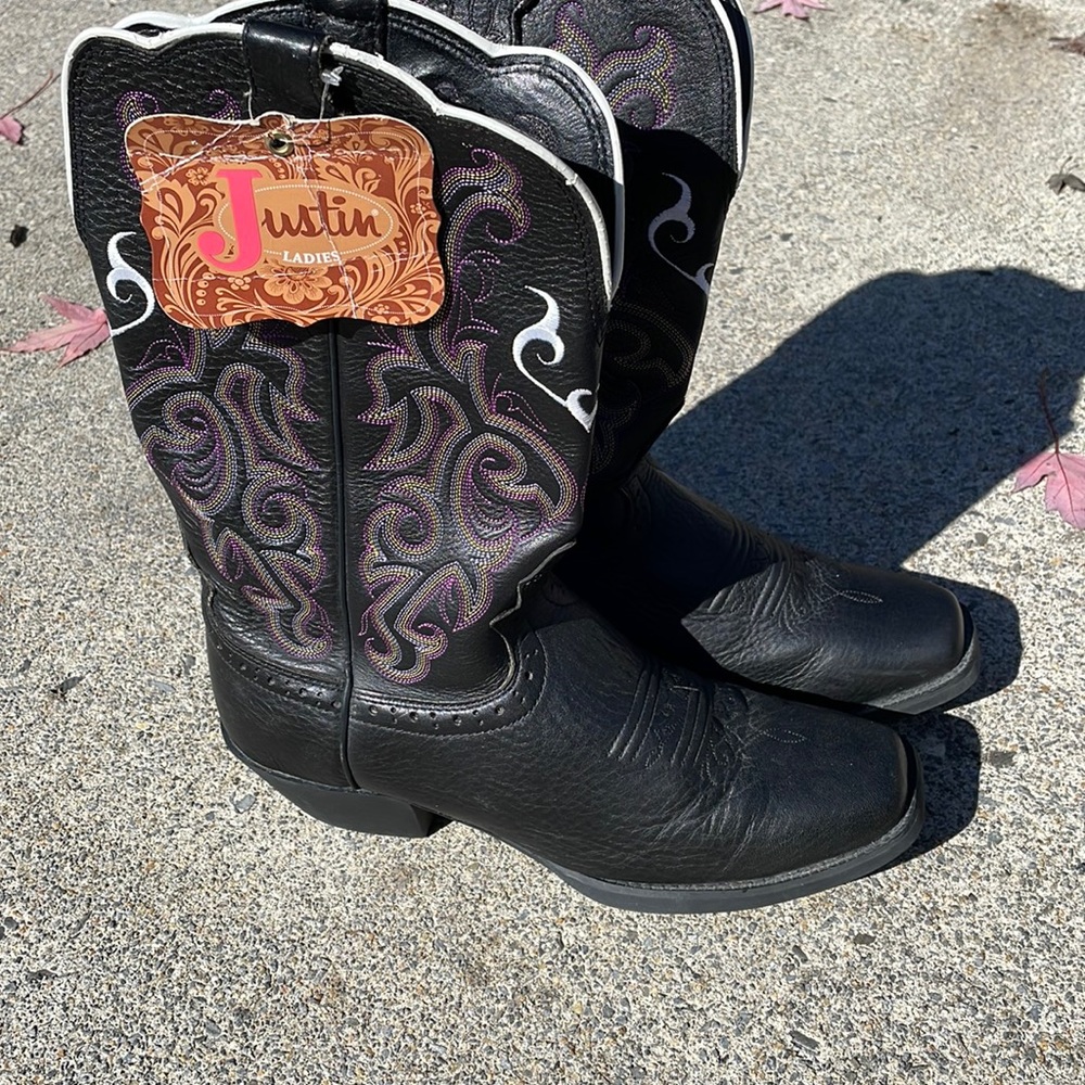 Justin Women’s cowboy boots